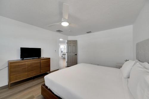 Seminole Resort Style Heated Pool Home in Seminole, USA