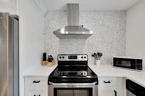 Seminole Resort Style Heated Pool Home in Seminole, USA