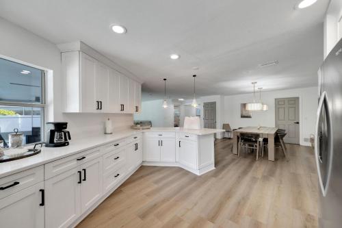 Seminole Resort Style Heated Pool Home in Seminole, USA