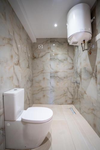 Deluxe Double Room with Balcony image 10