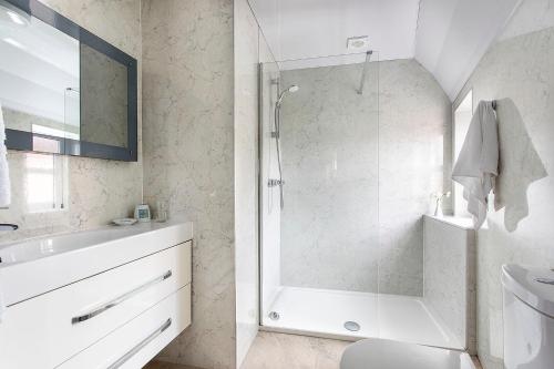 Shower, Fisher Arms Community Pub in Horncliffe