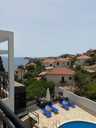 2 bedrooms, 5 beds
