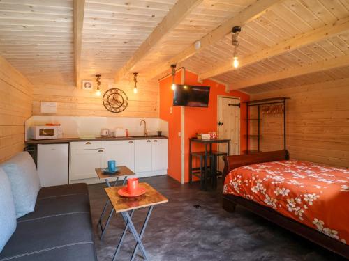 Exterior view, Log Cabin - Amber Glow in West Pennard