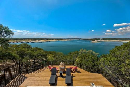 Waterfront - Pool - Hot Tub - Lake Views - Boat Dock in Volente (TX)