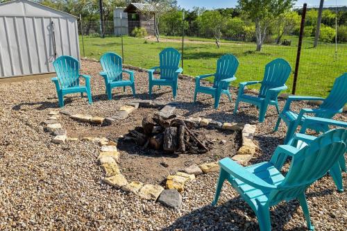 Enchanted Rockview House - 3 Bedroom-Firepit in Fredericksburg, USA