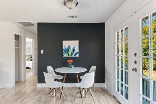 Charming East Side Bungalow in Austin, USA