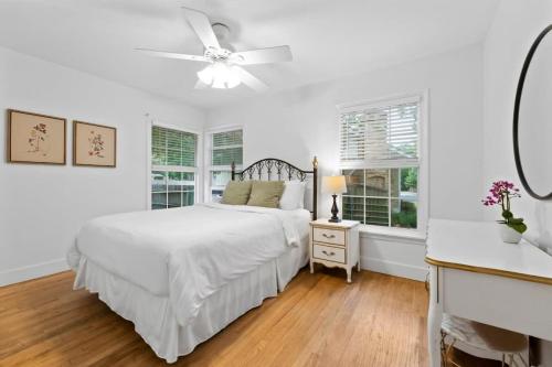 Quaint 3 Bedroom House with Huge Yard in Austin, USA