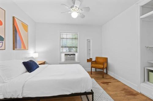 Quaint 3 Bedroom House with Huge Yard - Tap to explore photos
