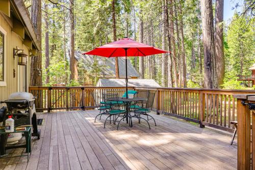 Cabin w/ Deck & Fire Pit in Blue Lake Springs!, Arnold (zdjęcie 2)