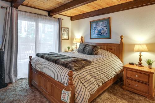 Cabin w/ Deck & Fire Pit in Blue Lake Springs!, Arnold (zdjęcie 10)