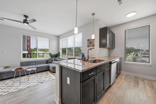 Bold 2201 I Parking I Pool I Gym I Parking Bold 2201 I Parking I Pool I Gym I Parking