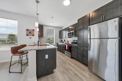 Bold 2201 I Parking I Pool I Gym I Parking Bold 2201 I Parking I Pool I Gym I Parking