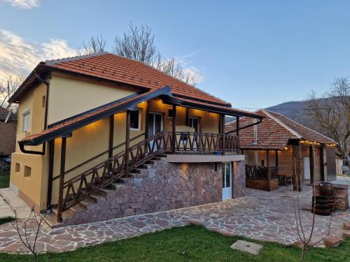 Čakmara Montoja (Cakmara Montoja) in Vrtovac