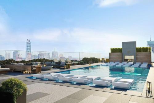 Modern Rainey St Oasis - Pool & Stunning Views in Austin, USA