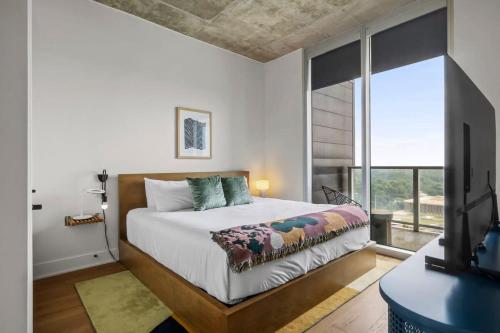 Modern Rainey St Oasis - Pool & Stunning Views in Austin, USA
