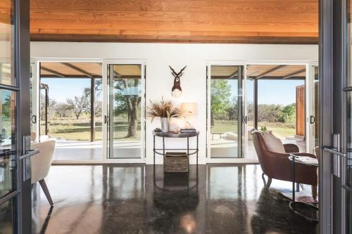 Running Deer Lodge - A Fredericksburg Escape in Fredericksburg, USA