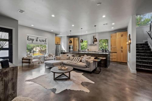 Luxury Compound in South Lamar in Austin, USA