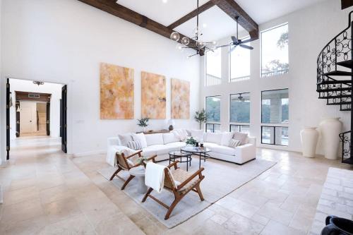 Majestic Oak - Luxury Stay in Dominion, USA