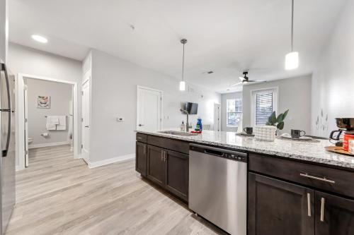 Bold 2129 I Modern Apartment With Free Parking in Saint Peters, USA