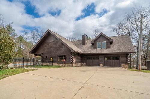 Entire Log Home Perfect Summer Vacation Hideout in Royal, USA