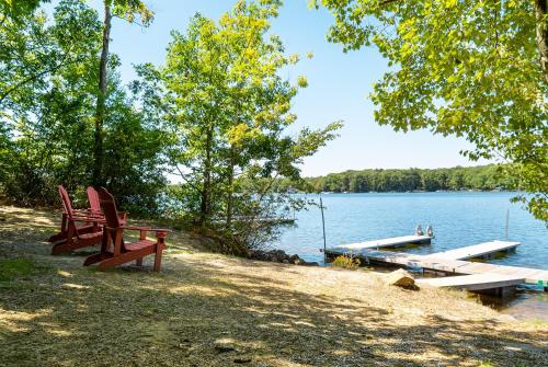 Stone Haven: New, Lake Access w. Dock Slip, Hot Tub, Fire Pit in Oakland, USA