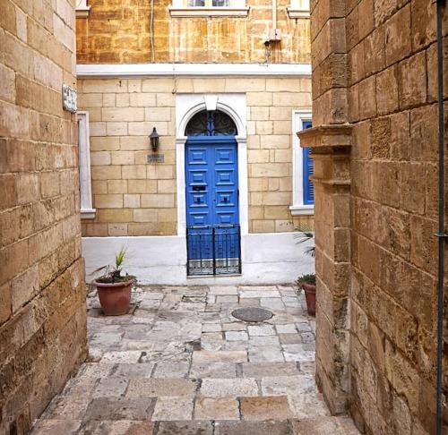 Charming Ground-floor Maisonette