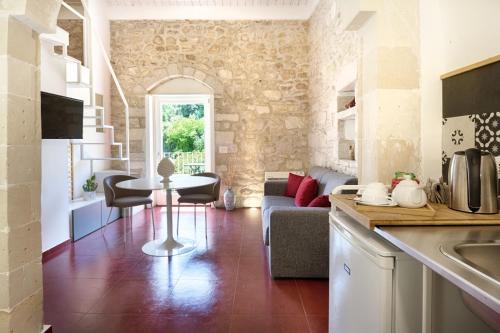 568081855 Itria Palace
