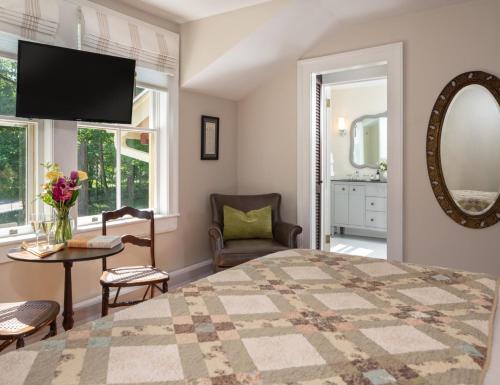 Landmark Inn - image 7