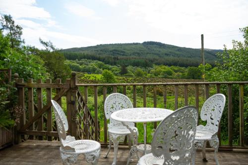 Сад, Fyne Byre Cottage - Barn Conversion with Hot Tub in Furnace