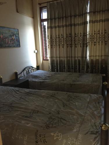 3 twin beds