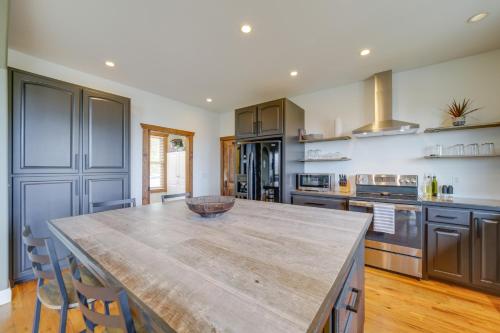 Pisgah Forest Home with Large Deck and Mountain Views! in Pisgah Forest, USA