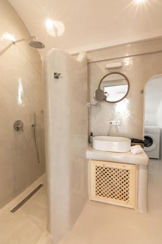 Eirini - Emporio Villas - Santorini 3