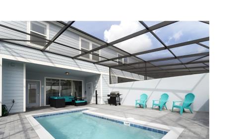 Solterra Resort: 5-BR themed rooms and pool in Davenport, USA