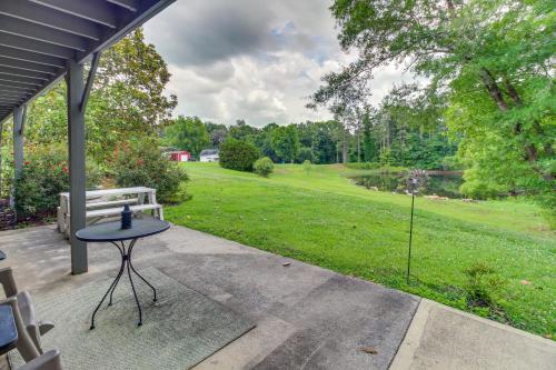Apt with Shared Pool - 23 Miles to LakePoint! - image 6