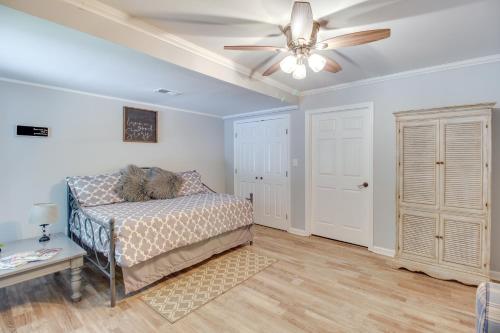 Apt with Shared Pool - 23 Miles to LakePoint! - image 13