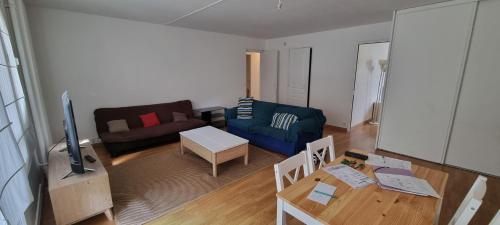 Appartement avec grand salon, barbecue et terrasse proche Paris et Disney in Champs Sur Marne
