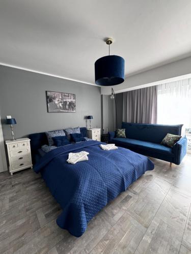 1 queen bed, 1 sofa bed