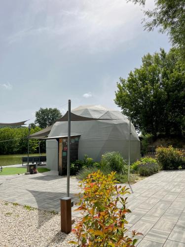 DOMEGLAMPING at FISHINGLAKE in Sagvar