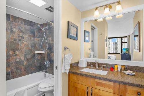 Beautiful 1BR, Steps to Waikiki Beach and Parking secondary