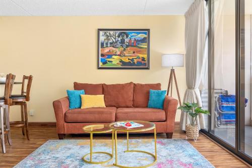 Beautiful 1BR, Steps to Waikiki Beach and Parking thumb 4