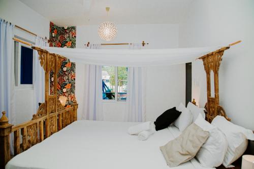 1 king bed, 1 twin bed