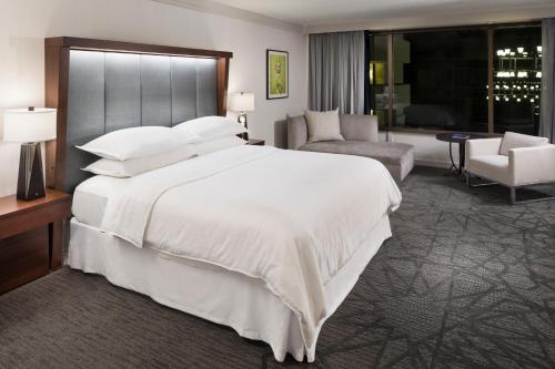 Sheraton Bloomington - image 10