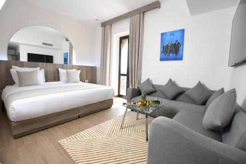 Executive Suite image 10