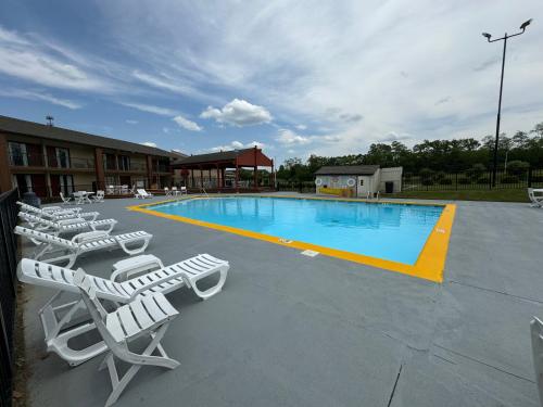 בריכת שחיה, Quality Inn Mason Near Kings Island in מסון(או איץ')