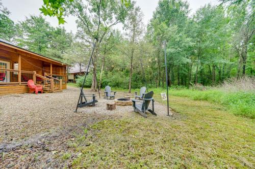 Broken Bow Cabin with Private Hot Tub 14 Mi to Lake