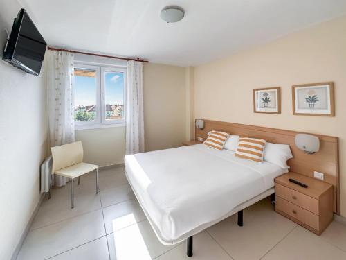 4 twin beds