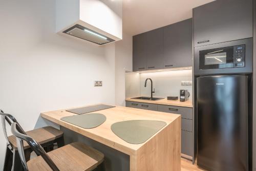 Newly Renovated Loft 1 min walk from metro by Cloudkeys - main image
