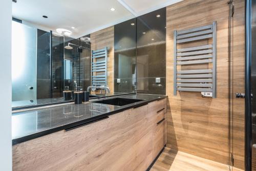 Newly Renovated Loft 1 min walk from metro by Cloudkeys - image 9