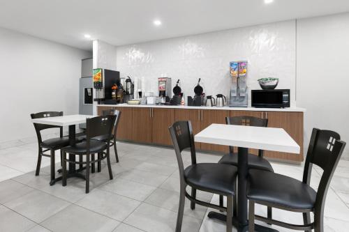 Еда и напитки, Super 8 By Wyndham Grapevine/Dfw Airport Northwest in Грейпвайн