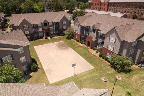 Vibrant Living Near Auburn University l 4BR 4BA in Auburn, USA